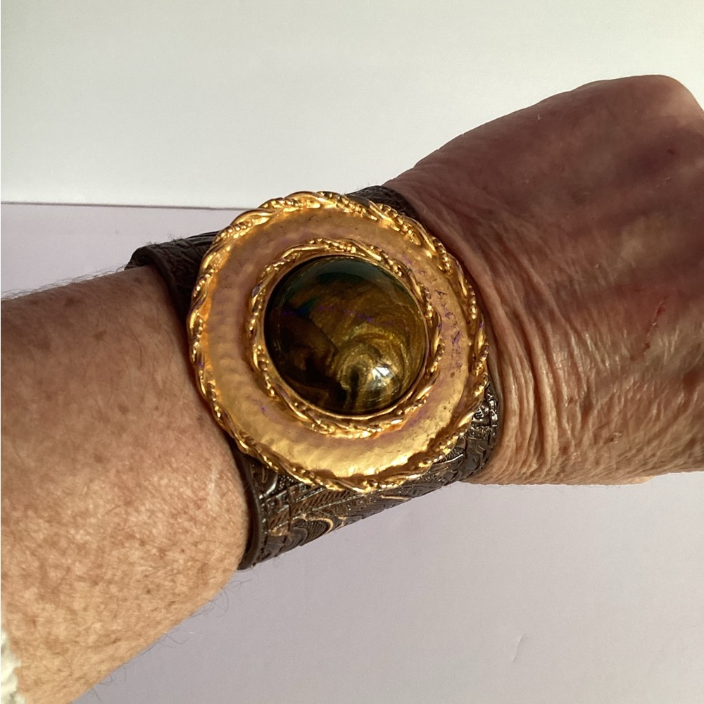 Vintage Cuff Bracelet - Picture 4 of 8